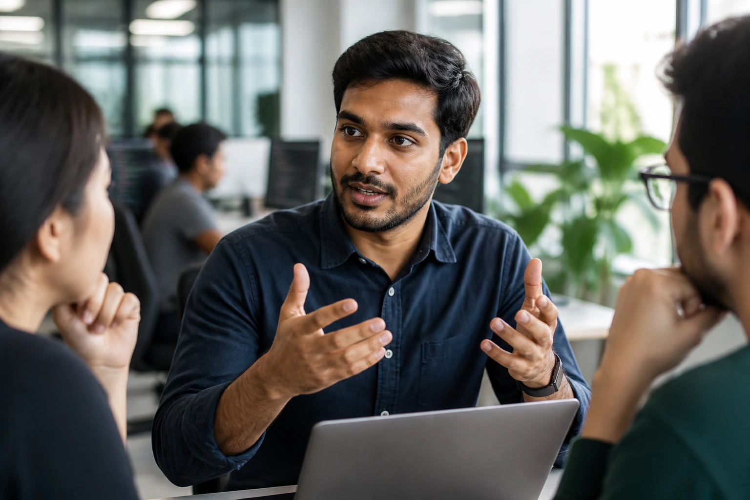Software engineer preparing for US tech culture in a collaborative setting