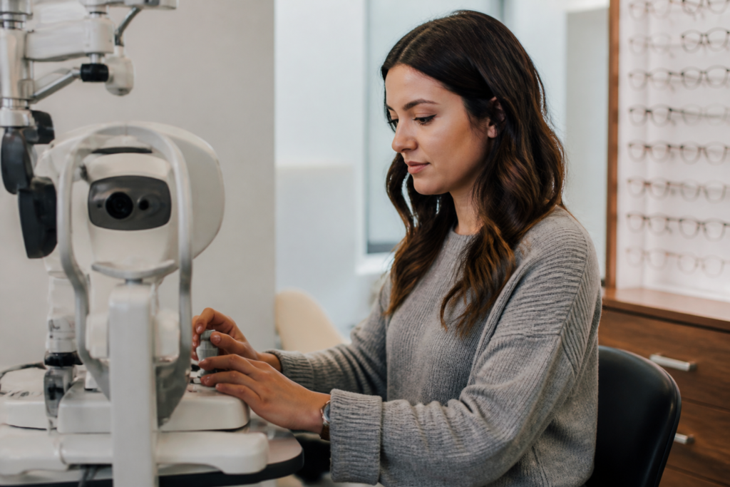 Optical Assistant Jobs In Canada With Visa Sponsorship For Foreigners In 2026/2027: Pay, Requirements & How to Apply